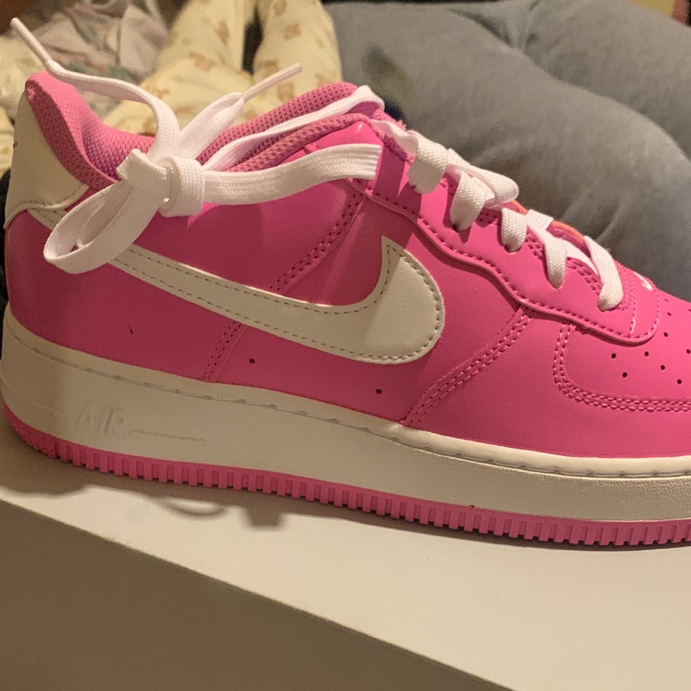Nike Air Force 1 in Pink and White
